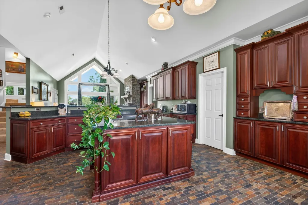 2027 Clintonville Road Paris KY 40361