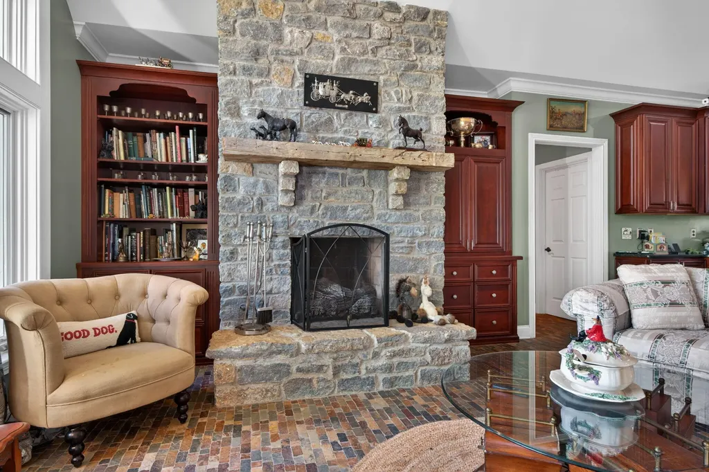 2027 Clintonville Road Paris KY 40361
