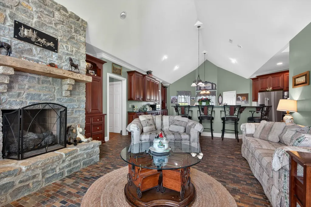 2027 Clintonville Road Paris KY 40361
