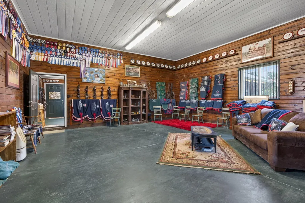 2027 Clintonville Road Paris KY 40361