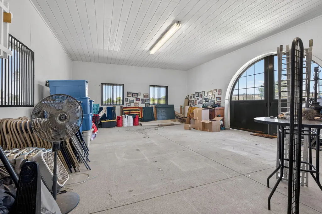 2027 Clintonville Road Paris KY 40361