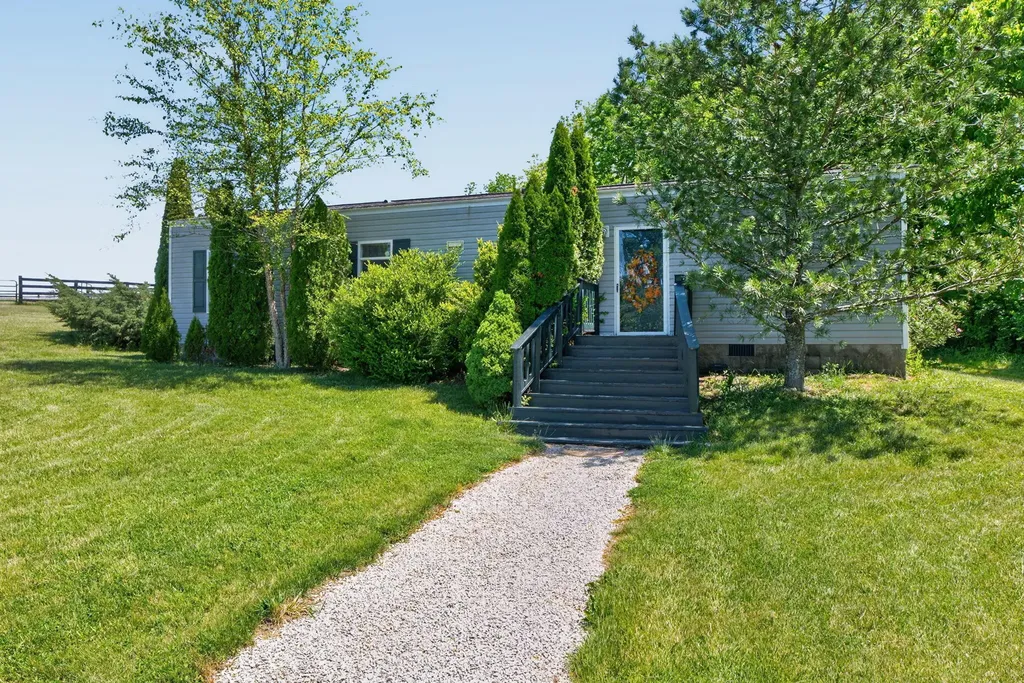 2027 Clintonville Road Paris KY 40361