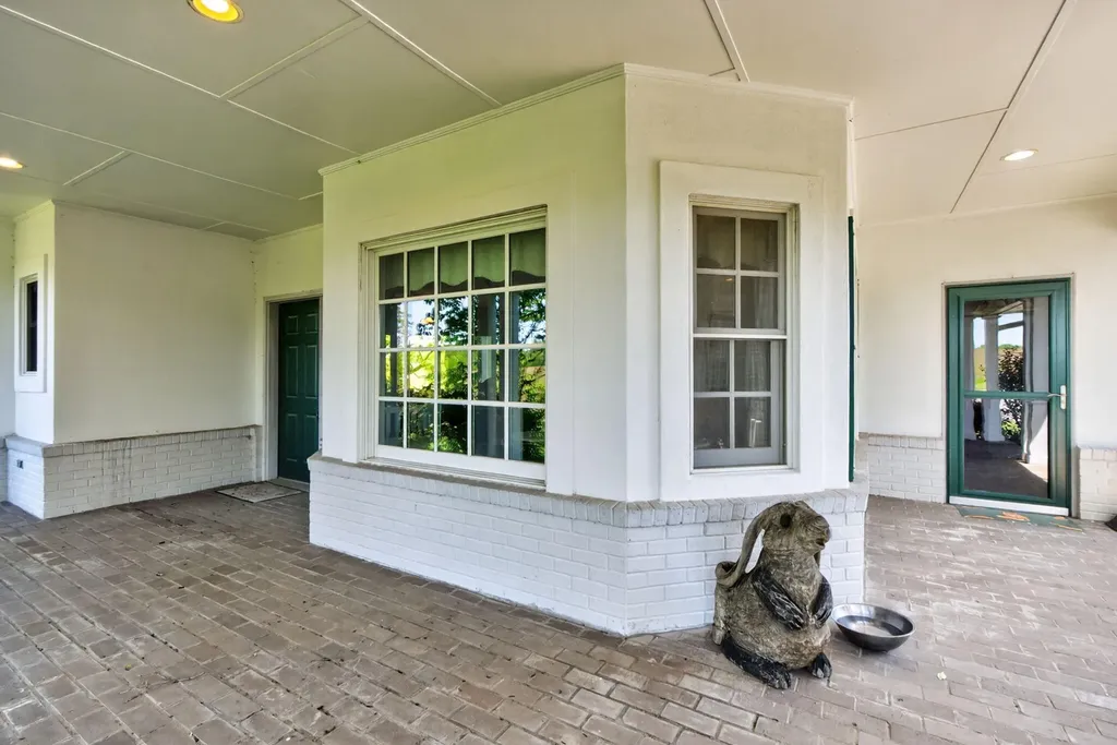 2027 Clintonville Road Paris KY 40361