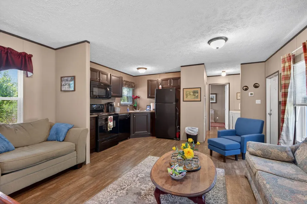 2027 Clintonville Road Paris KY 40361
