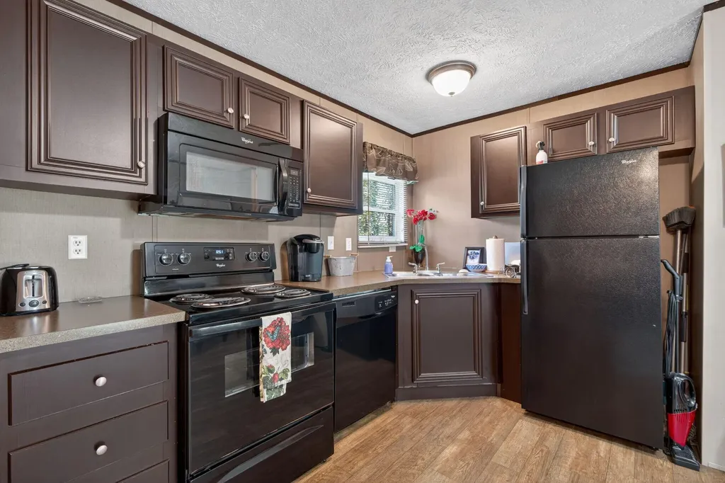 2027 Clintonville Road Paris KY 40361