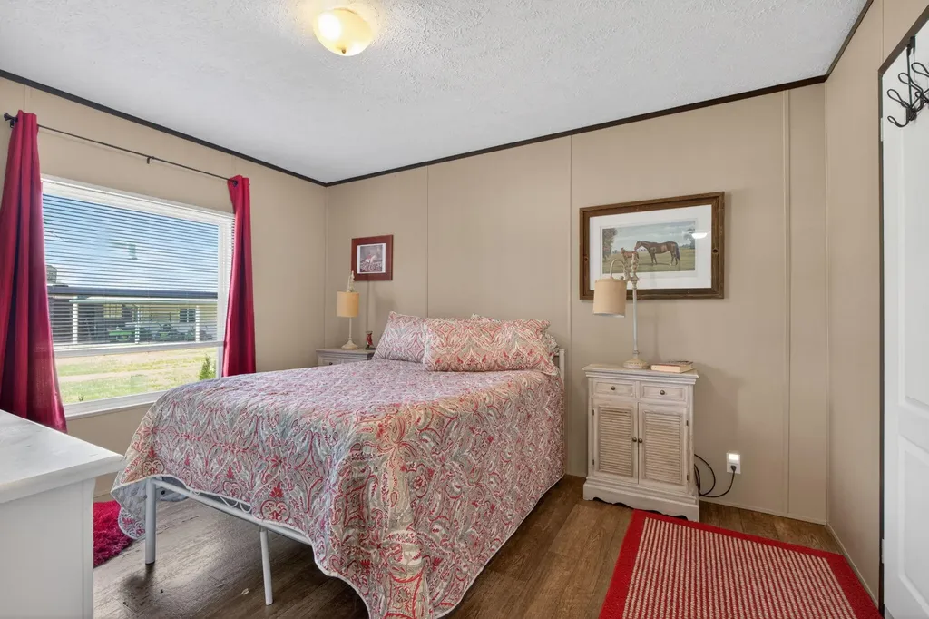 2027 Clintonville Road Paris KY 40361