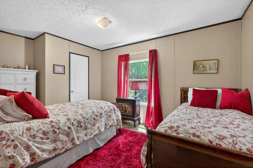 2027 Clintonville Road Paris KY 40361
