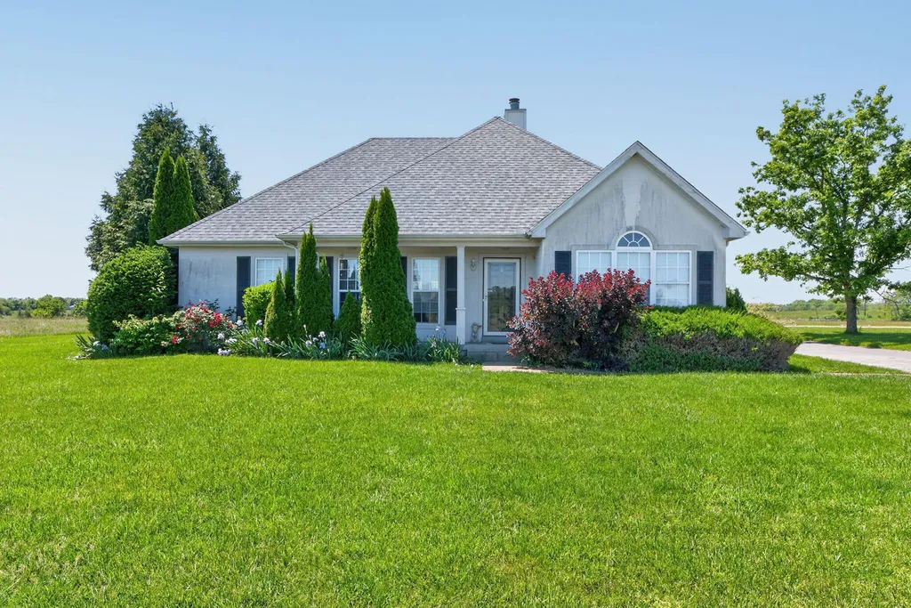 2027 Clintonville Road Paris KY 40361