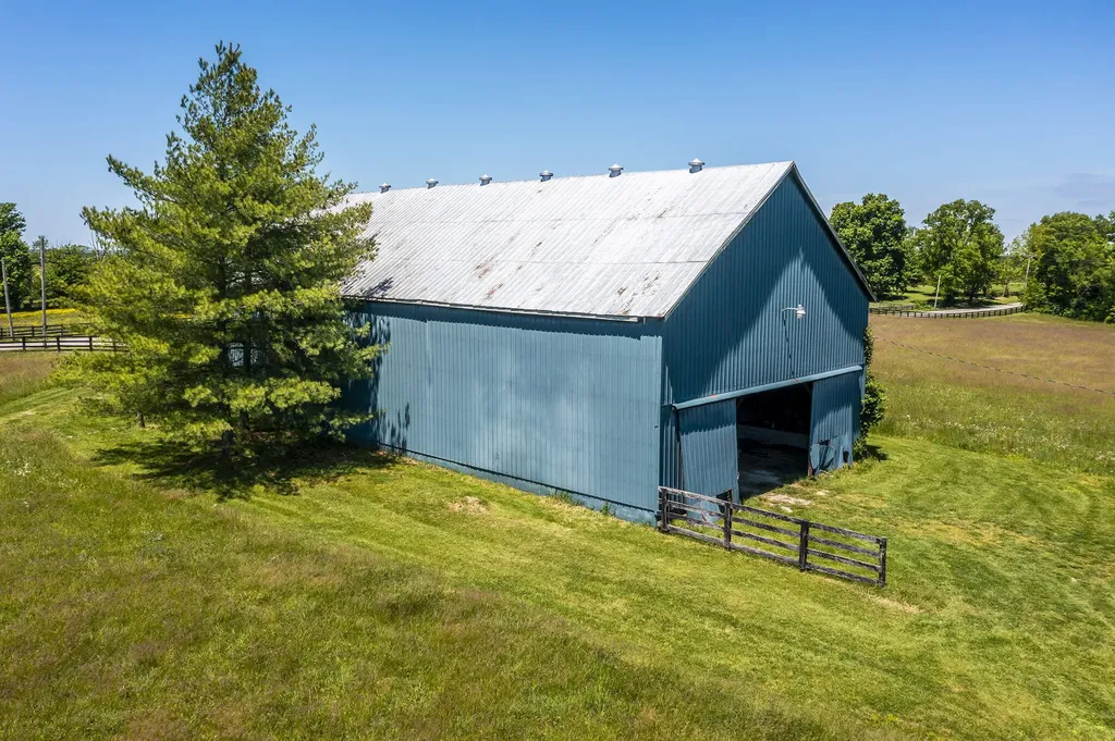 2027 Clintonville Road Paris KY 40361