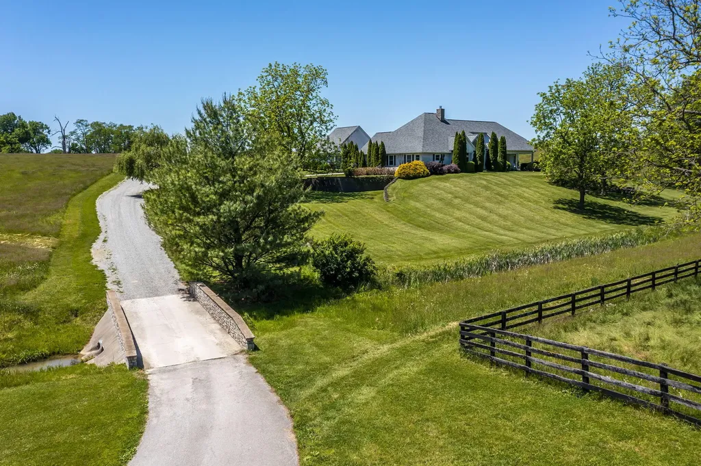 2027 Clintonville Road Paris KY 40361