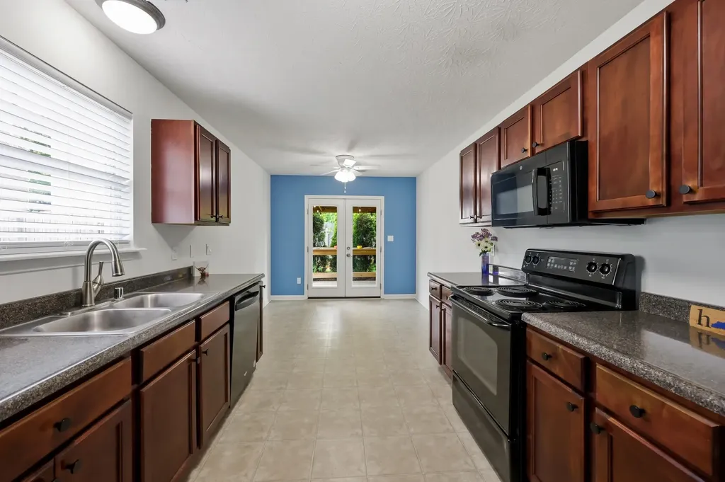 1329 Harrington Court Lexington KY 40511