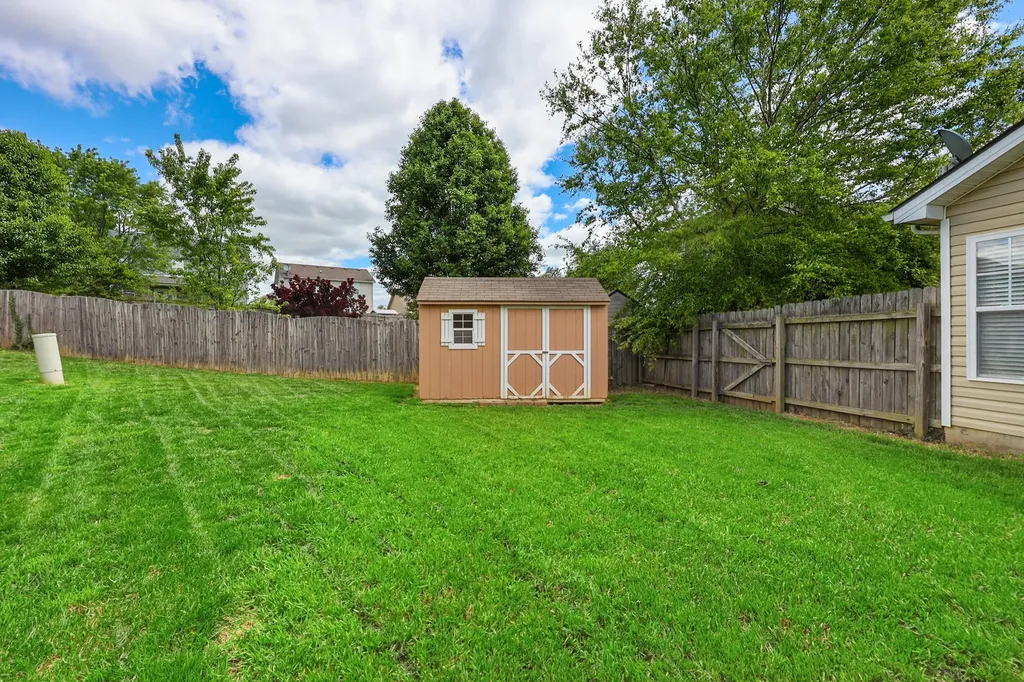 1329 Harrington Court Lexington KY 40511