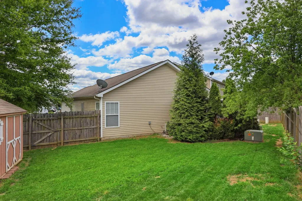 1329 Harrington Court Lexington KY 40511