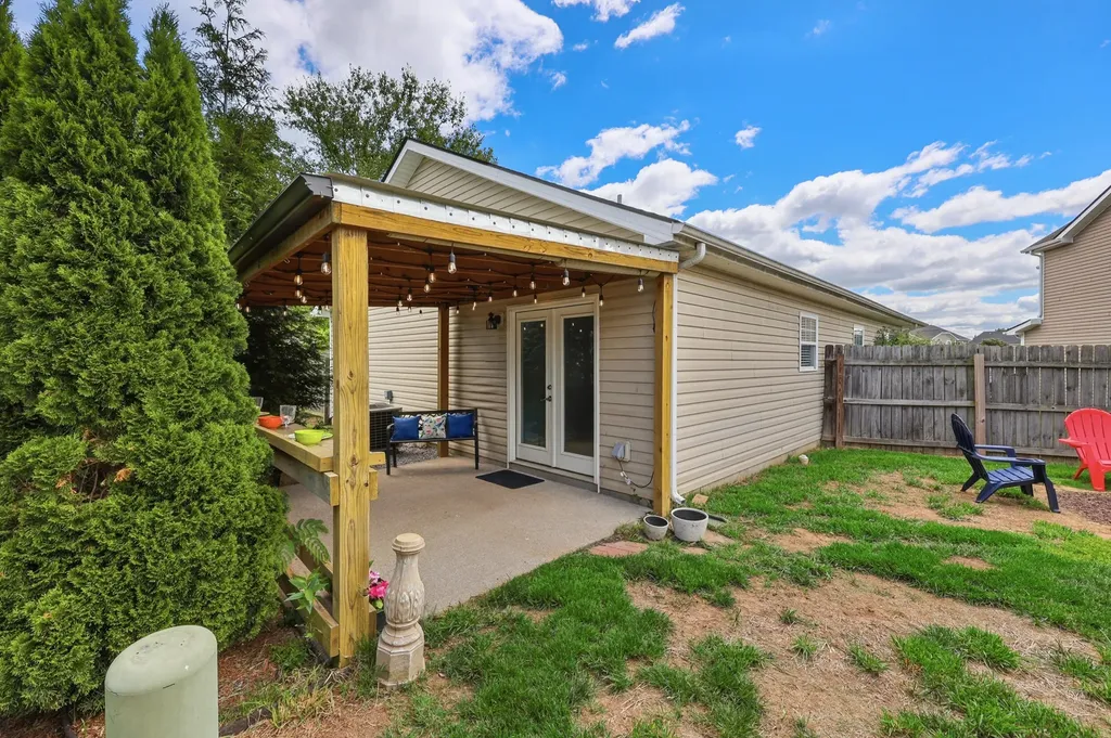 1329 Harrington Court Lexington KY 40511