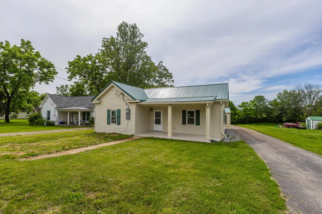 1933 Thatchers Mill Road Paris KY 40361