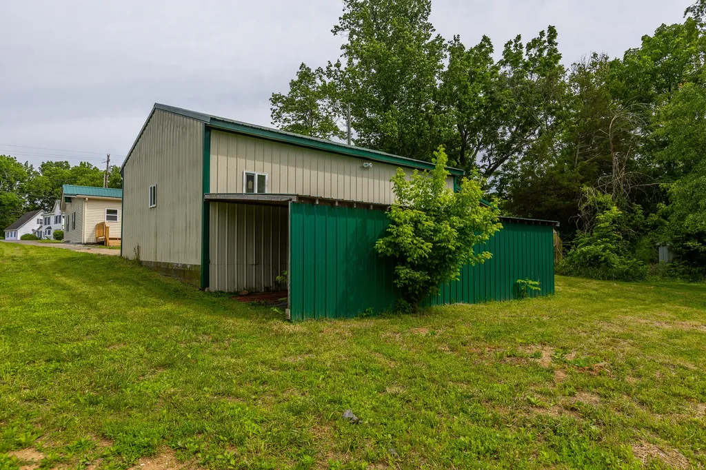1933 Thatchers Mill Road Paris KY 40361