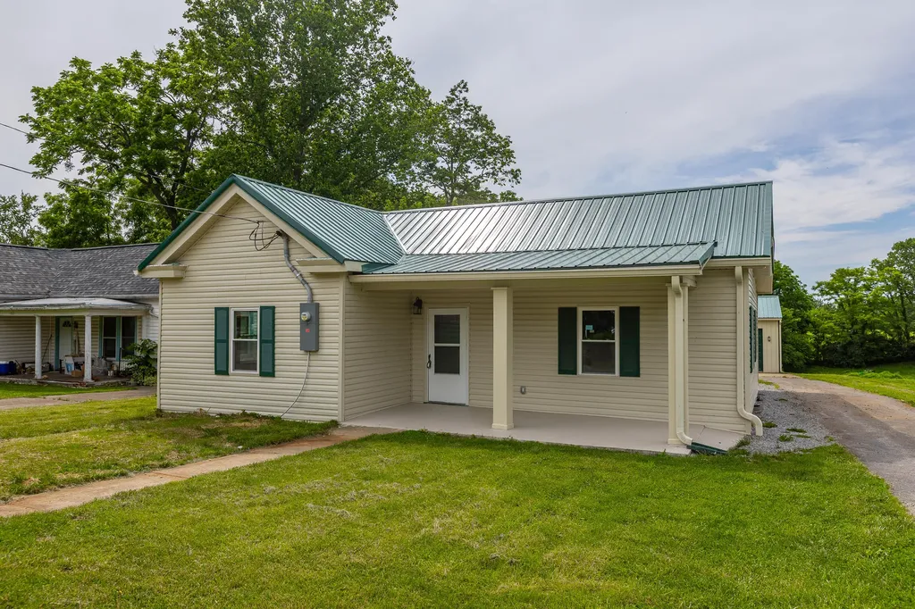 1933 Thatchers Mill Road Paris KY 40361