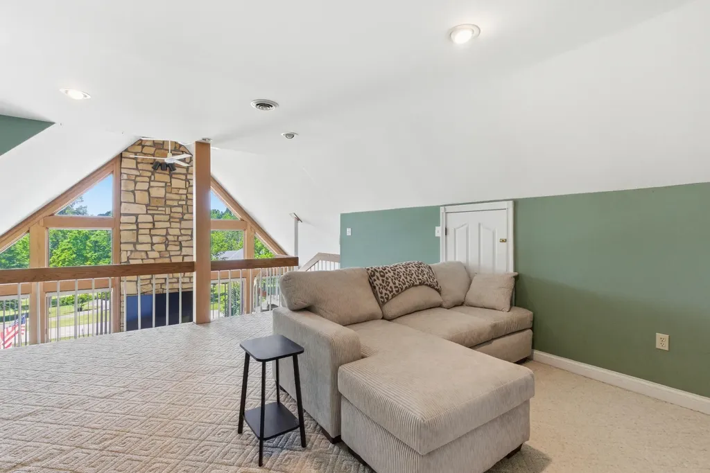 55 Woodland Cove Waynesburg KY 40489