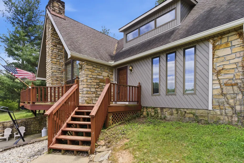 55 Woodland Cove Waynesburg KY 40489