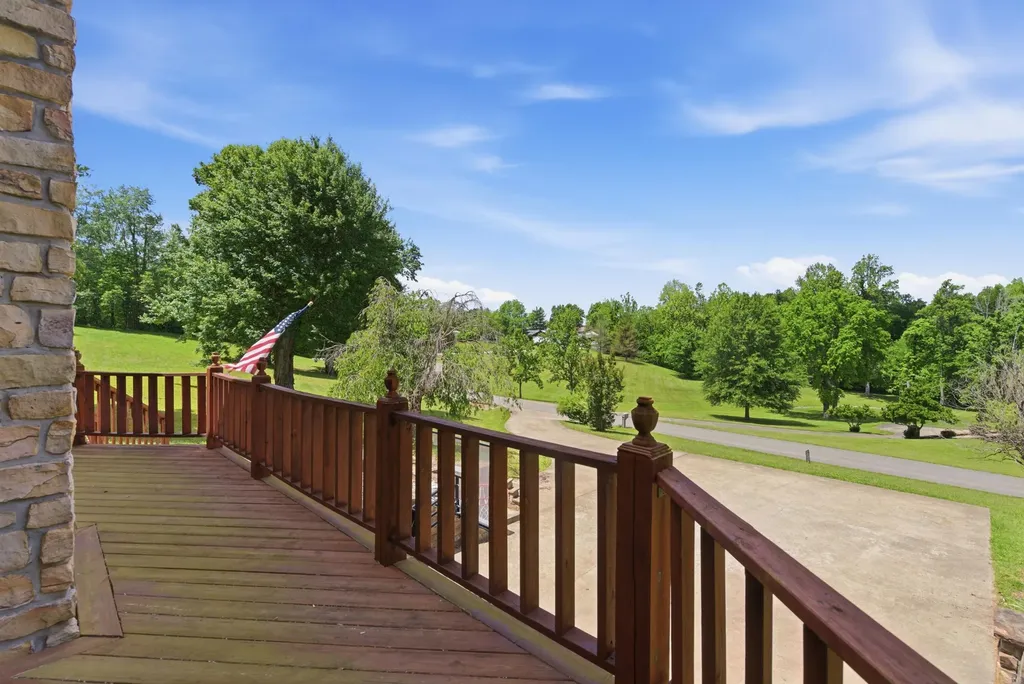 55 Woodland Cove Waynesburg KY 40489