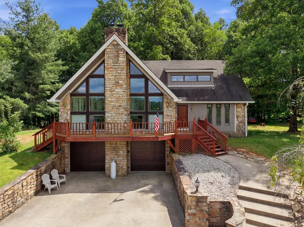 55 Woodland Cove Waynesburg KY 40489