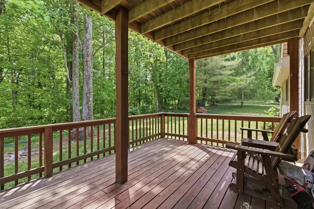 55 Woodland Cove Waynesburg KY 40489