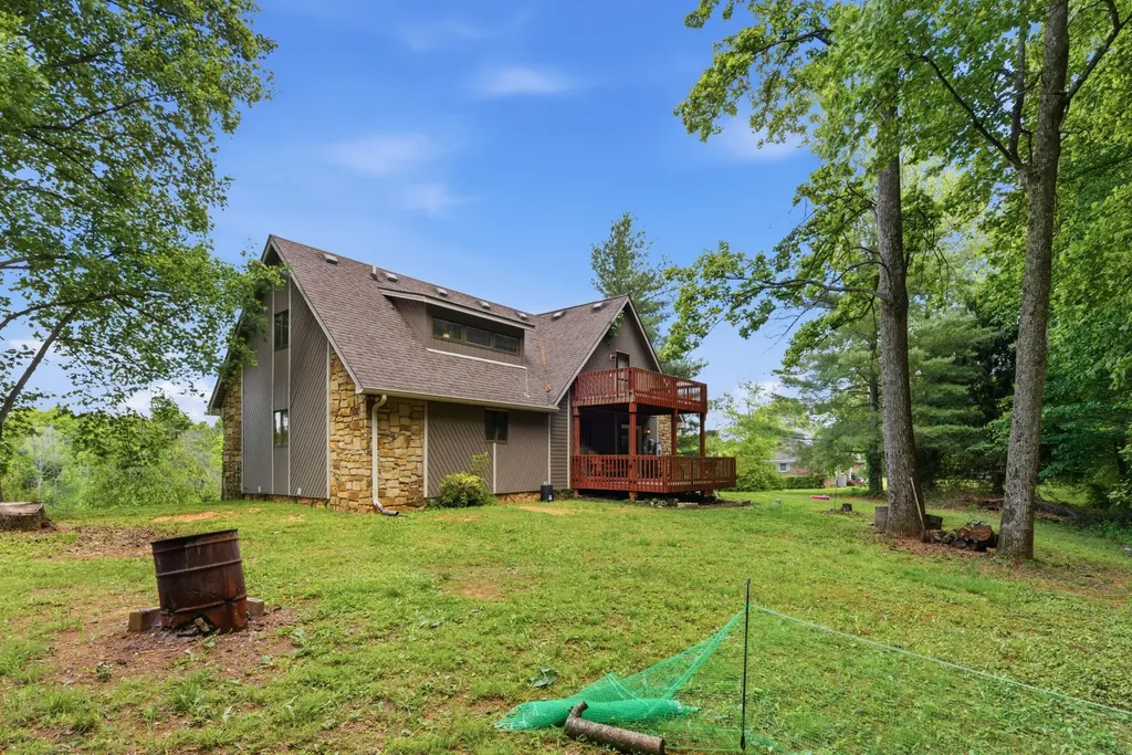 55 Woodland Cove Waynesburg KY 40489