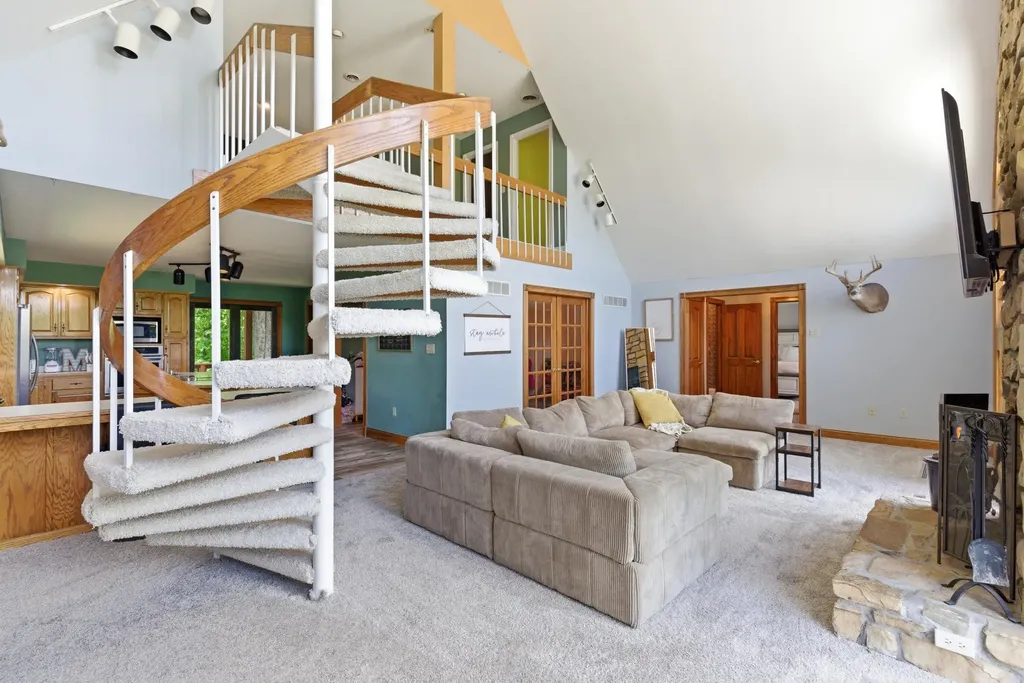 55 Woodland Cove Waynesburg KY 40489
