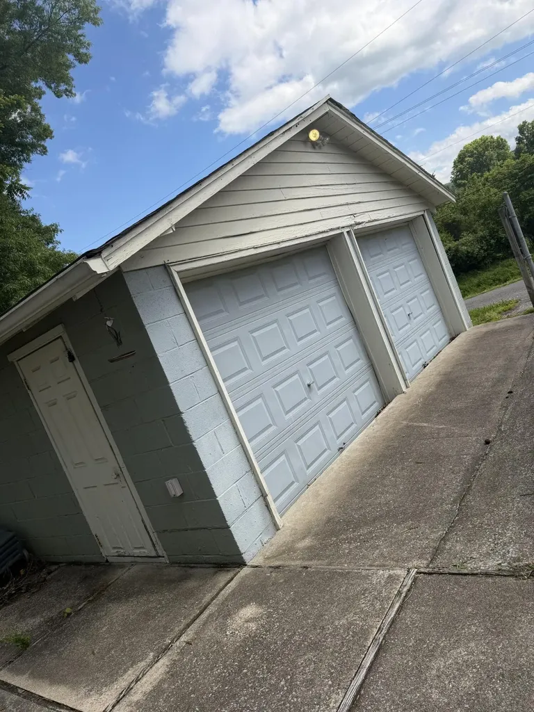 2621 W Cumberland Avenue Middlesboro KY 40965