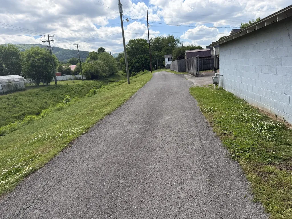 2621 W Cumberland Avenue Middlesboro KY 40965
