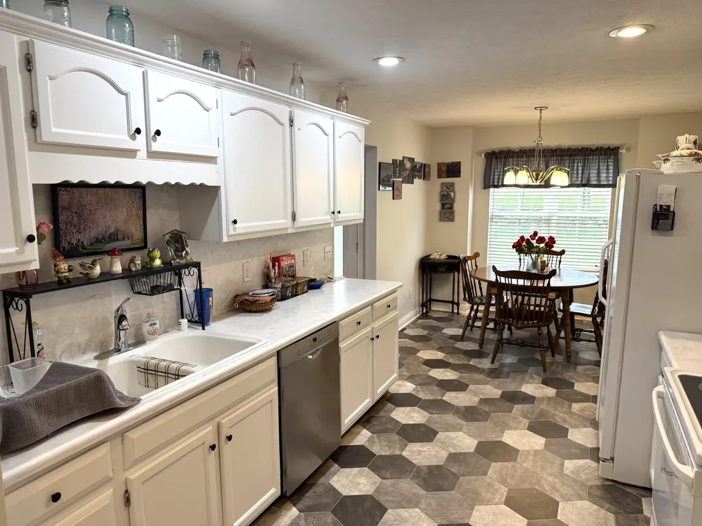 387 Colony Drive Versailles KY 40383