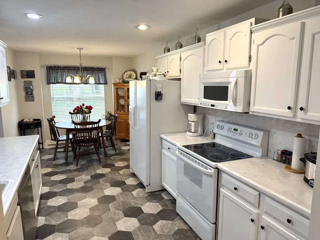387 Colony Drive Versailles KY 40383