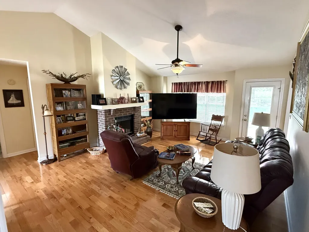 387 Colony Drive Versailles KY 40383