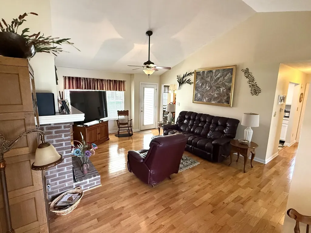 387 Colony Drive Versailles KY 40383