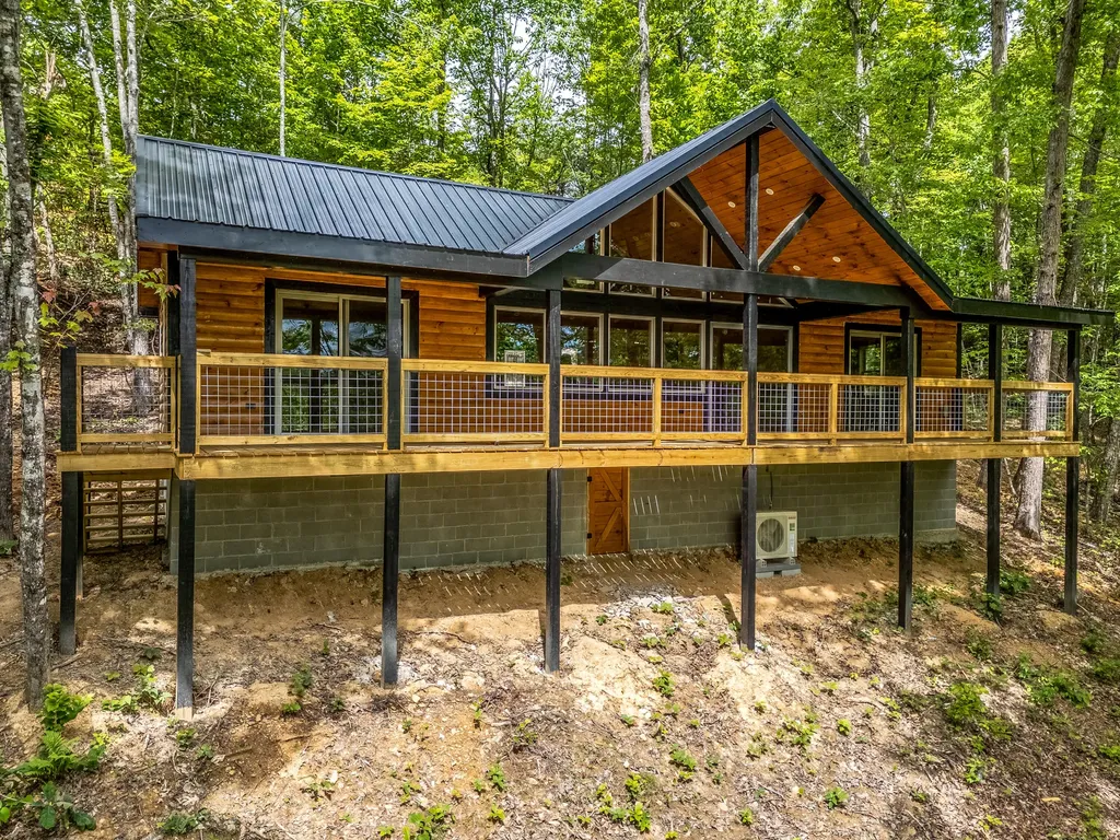10 Birdsong Trail Zoe KY 41397