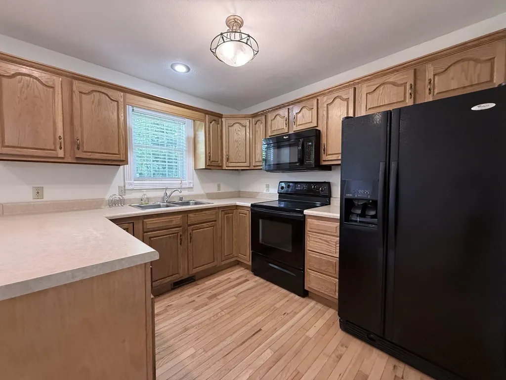 44 Windswept Lane Russell Springs KY 42642