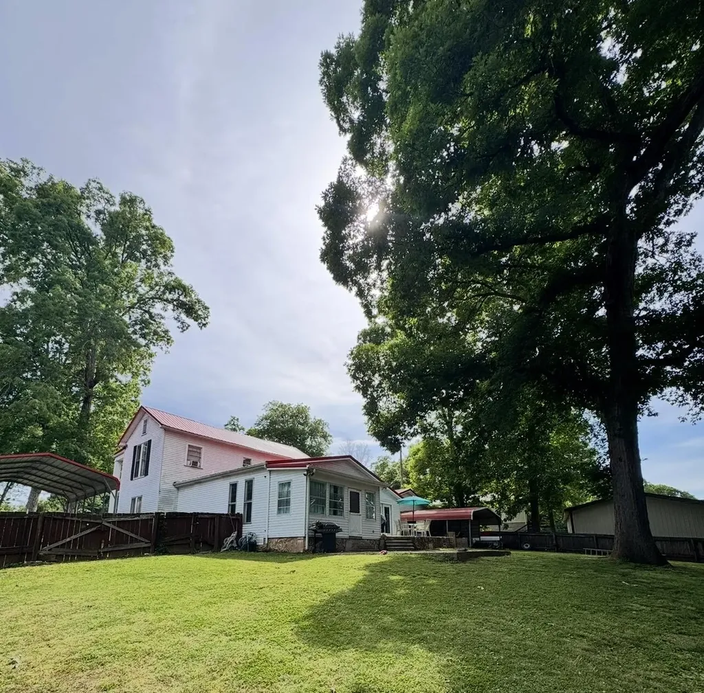 736 E Lakeshore Drive Burnside KY 42519