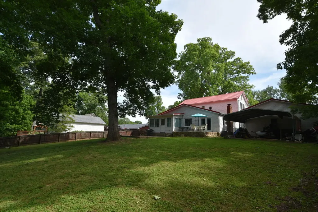 736 E Lakeshore Drive Burnside KY 42519