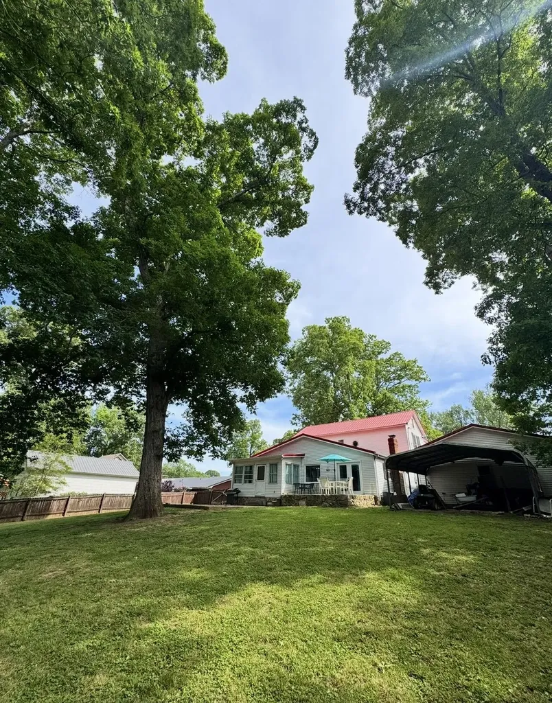 736 E Lakeshore Drive Burnside KY 42519