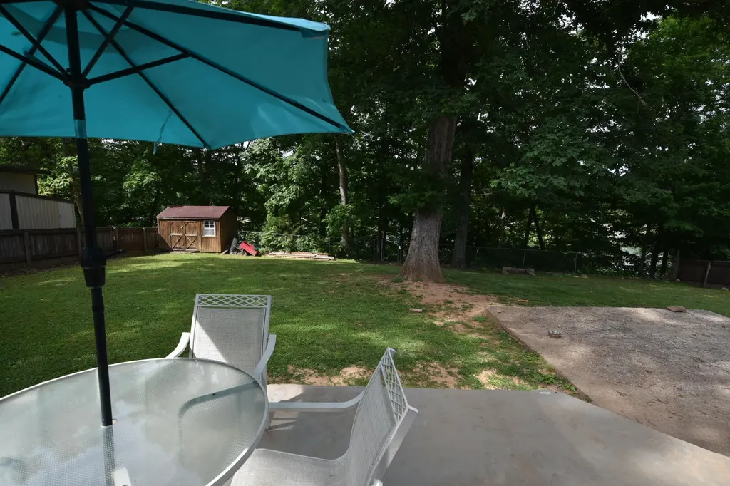 736 E Lakeshore Drive Burnside KY 42519