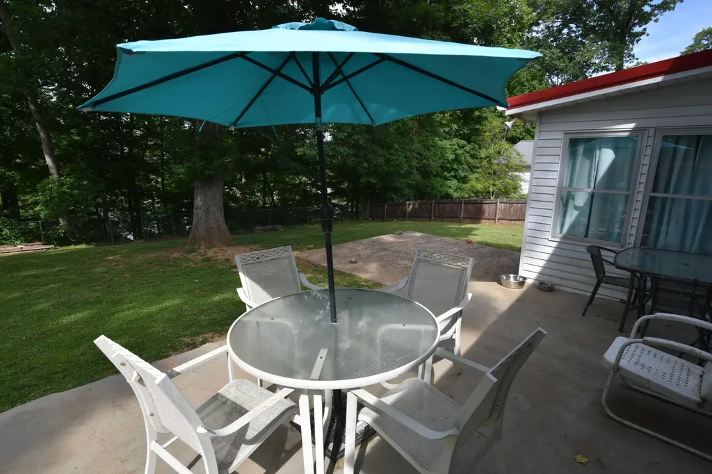 736 E Lakeshore Drive Burnside KY 42519