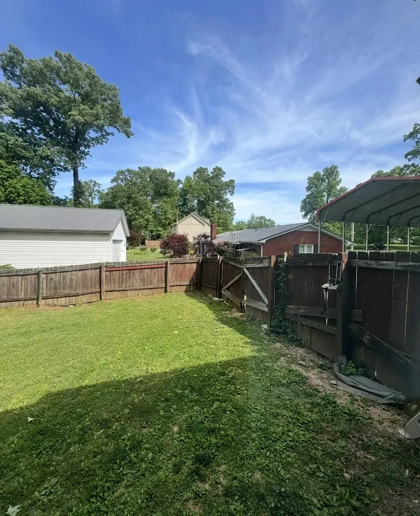 736 E Lakeshore Drive Burnside KY 42519