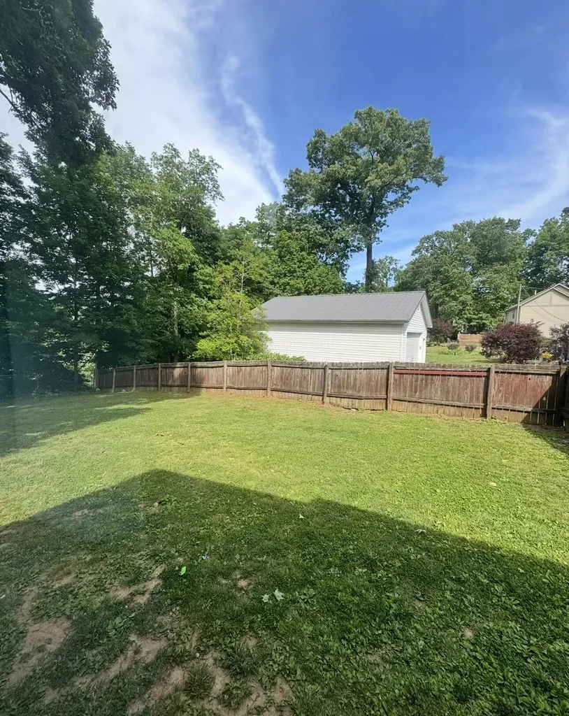 736 E Lakeshore Drive Burnside KY 42519