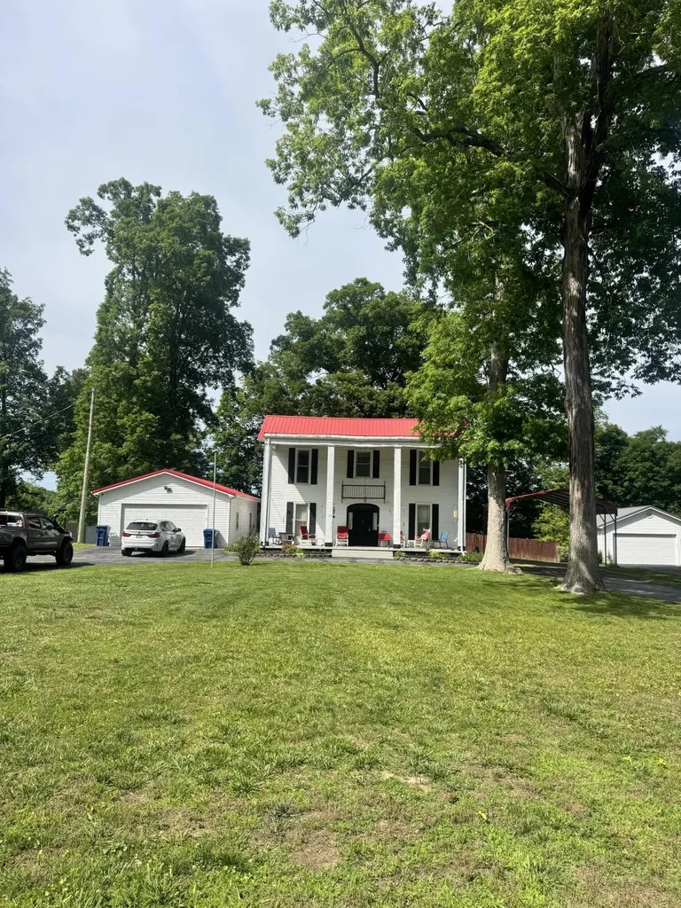 736 E Lakeshore Drive Burnside KY 42519