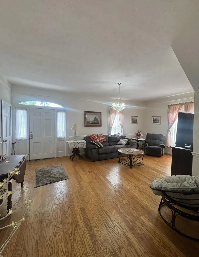 736 E Lakeshore Drive Burnside KY 42519
