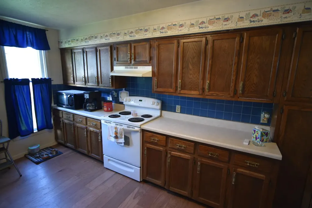 736 E Lakeshore Drive Burnside KY 42519