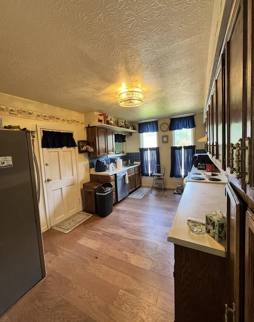 736 E Lakeshore Drive Burnside KY 42519