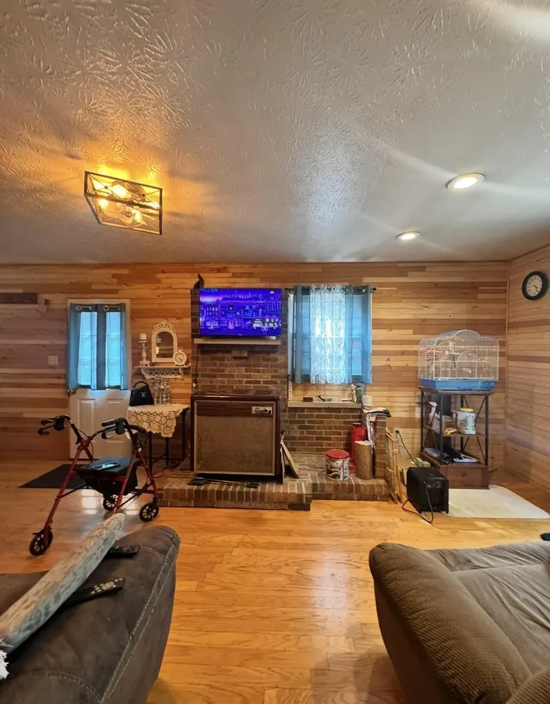 736 E Lakeshore Drive Burnside KY 42519