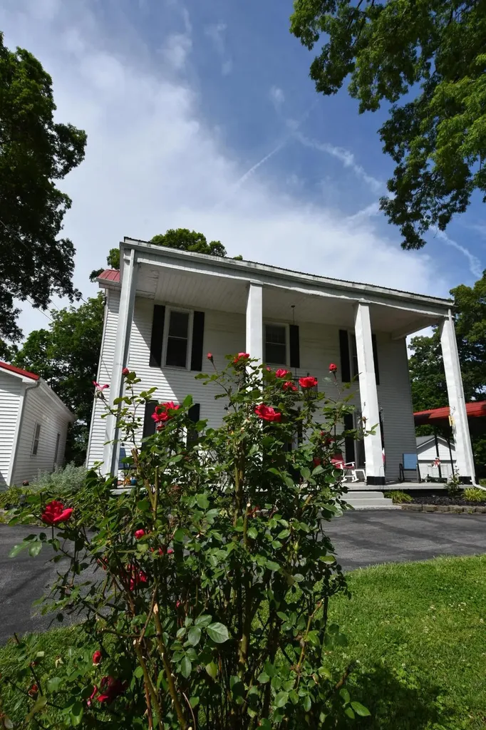 736 E Lakeshore Drive Burnside KY 42519