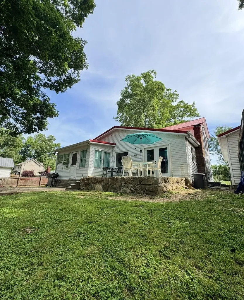 736 E Lakeshore Drive Burnside KY 42519